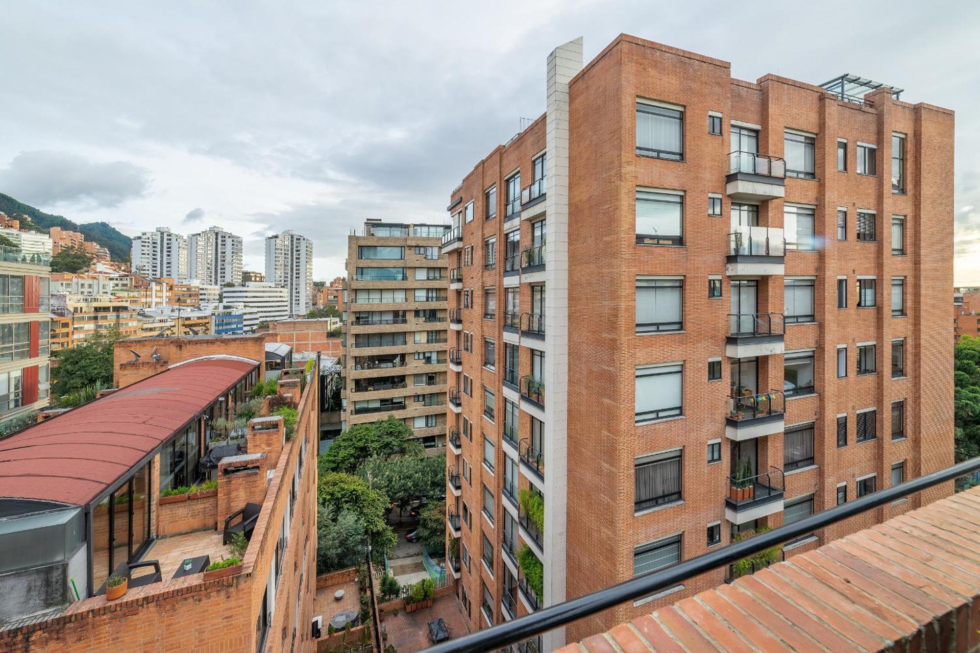 Penthouse Chicala Colombian Experience In Parque Virrey Apartment
