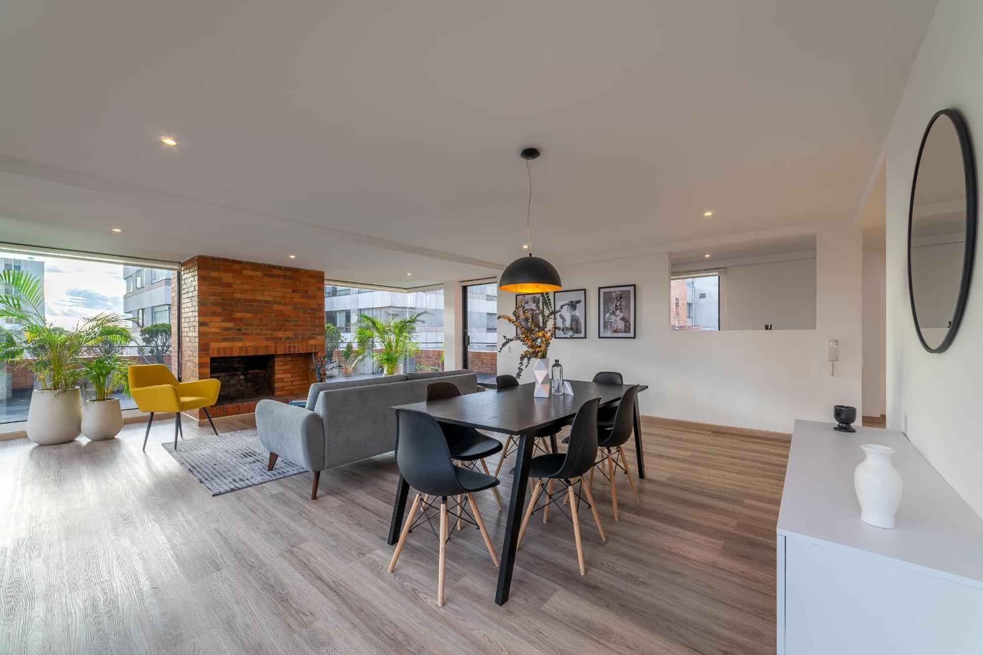 Penthouse Chicala Colombian Experience In Parque Virrey Apartment